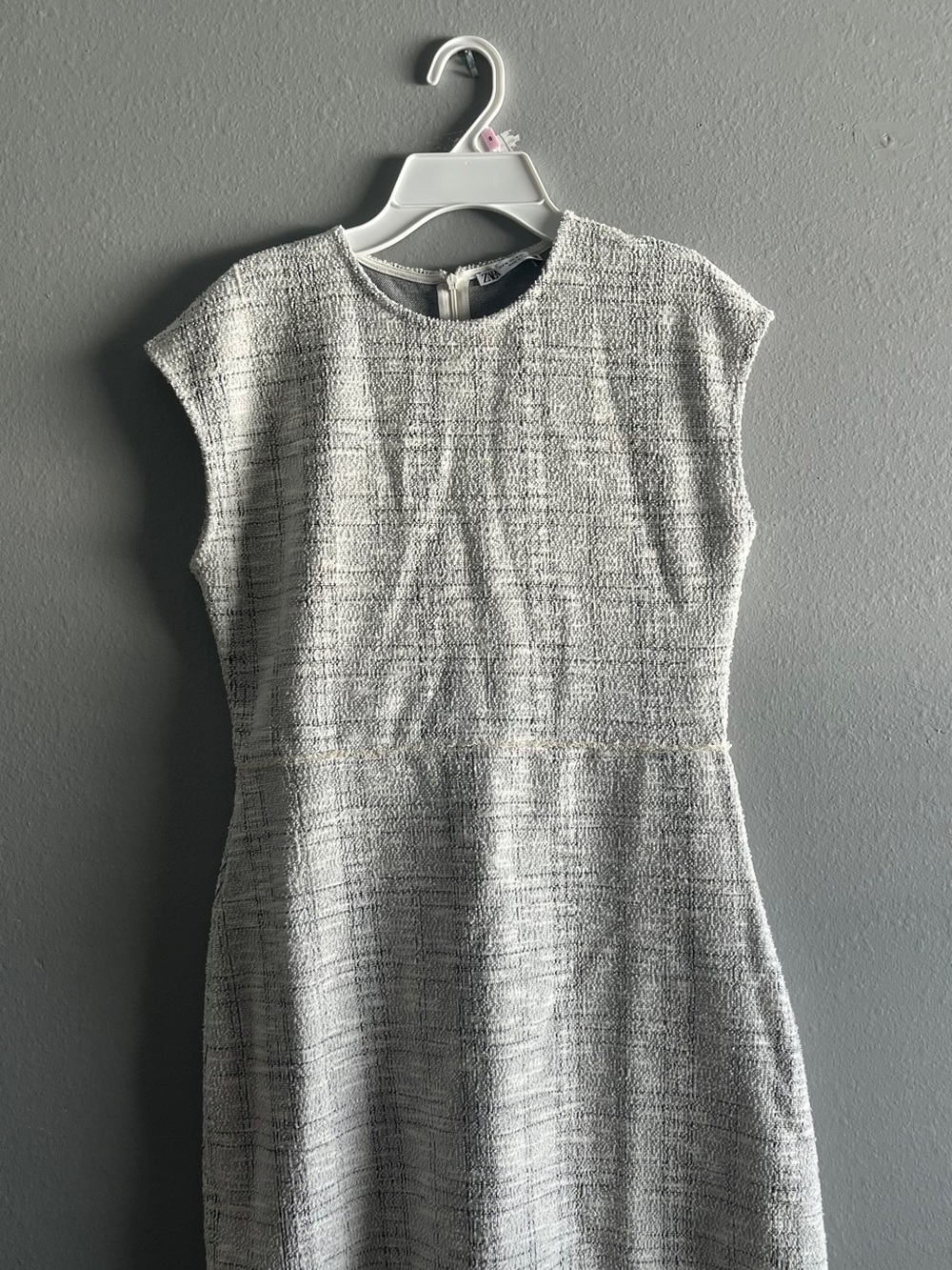 Zara Light Gray Textured Cap-Sleeve Sheath Dress